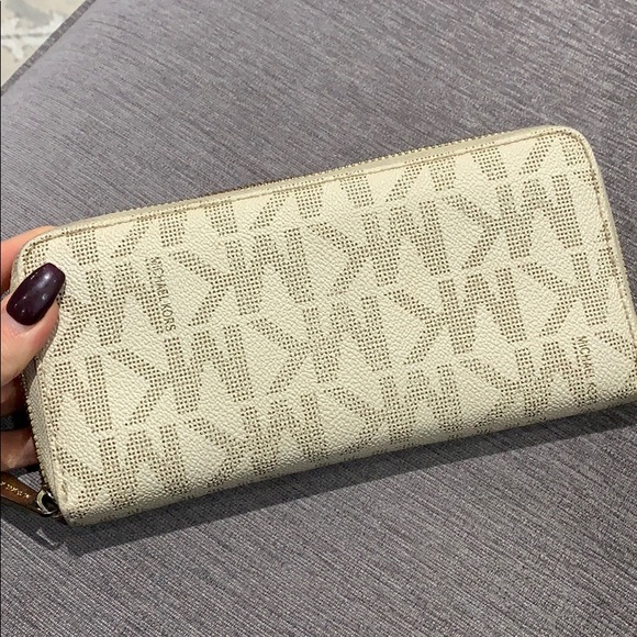 Real Michael Kors Walet - Picture 9 of 11